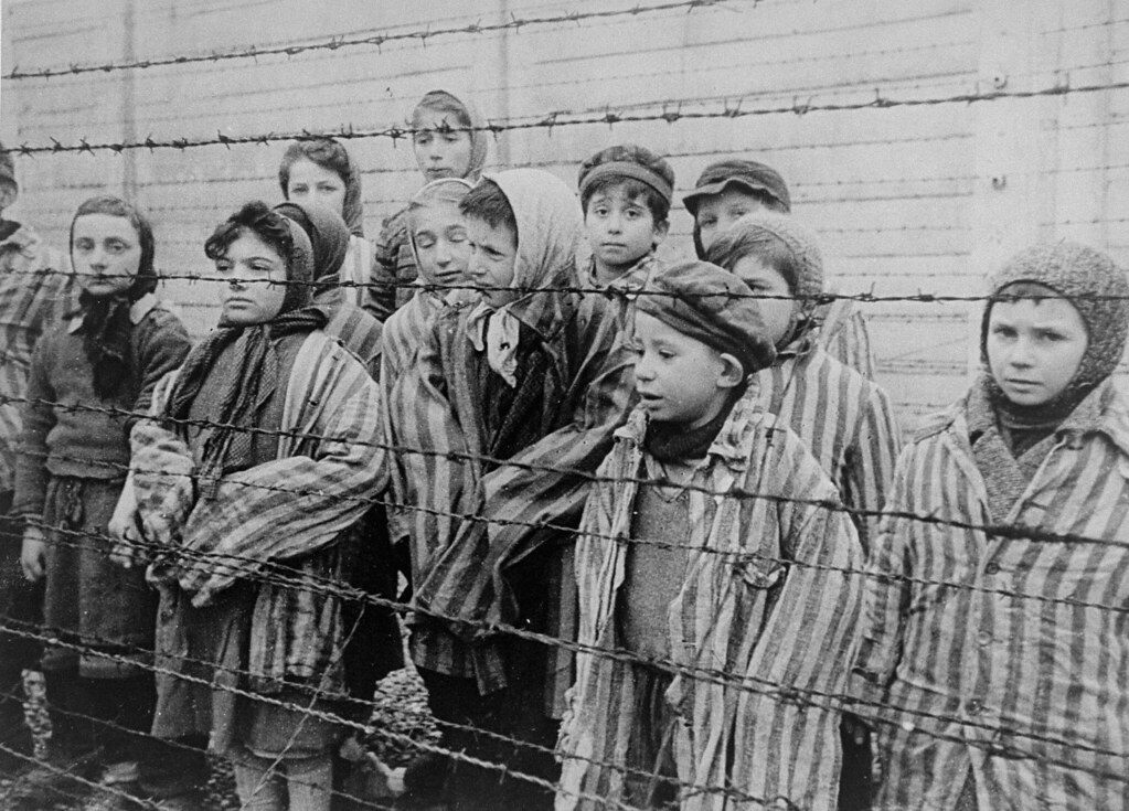 Дети в концлагере во время Второй мировой