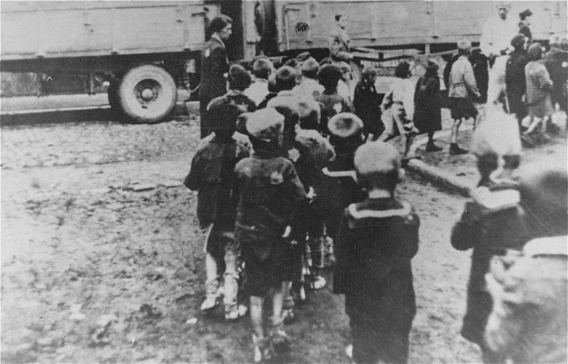Депортация детей из Лодзинского гетто.