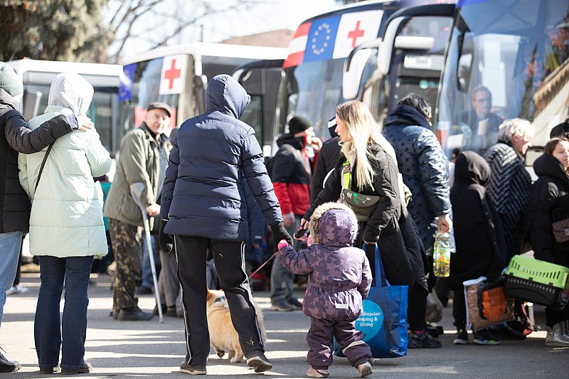 Эвакуация из Киева, украинские беженцы, волонтеры