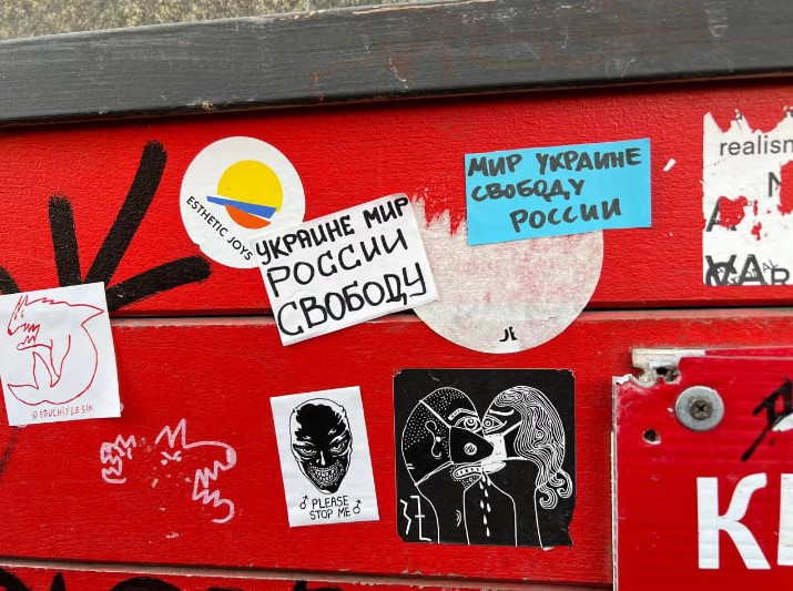 нет войне, стикеры, антивоенный протест, граффити, стрит-арт